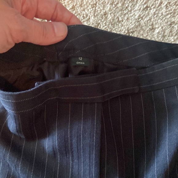 EUC classic pinstripe Tahari suit - Picture 7 of 8